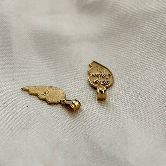 *VINTAGE* Never worn 14k Gold Michael Anthony Sister Pendant Set - Picture 4 of 5